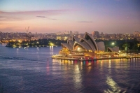 Австралия разрешила въезд привитым «Спутником V» иностранцам