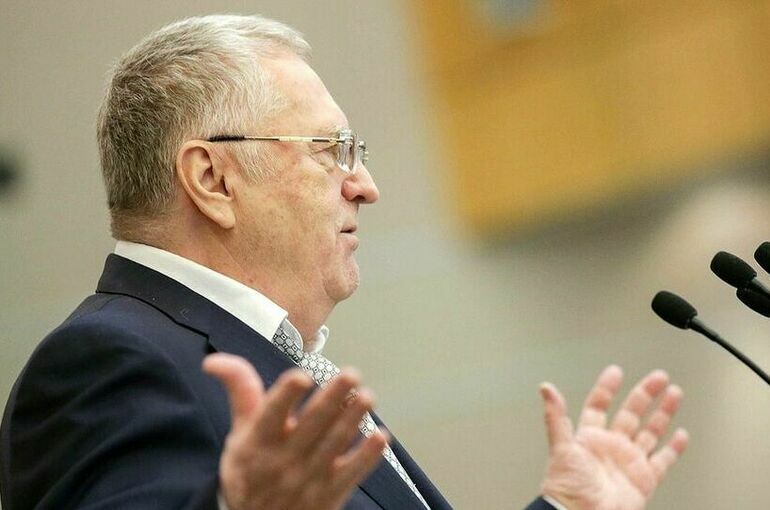 Жириновский призвал повысить пенсии работающим и военным пенсионерам
