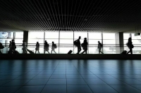В ВОЗ рекомендовали ослабить ограничения на международные поездки
