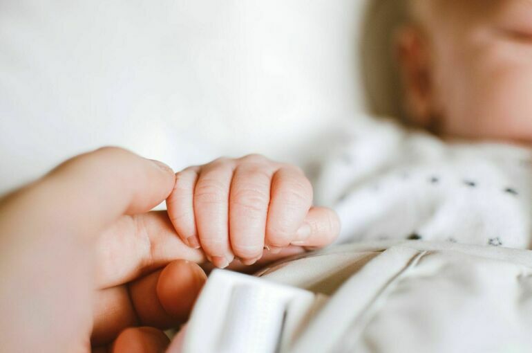 Новорождённых могут разрешить регистрировать по месту жительства родителей
