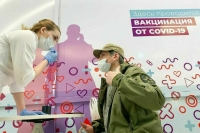 В Москве и Петербурге начались исследования вакцины-спрея от COVID-19