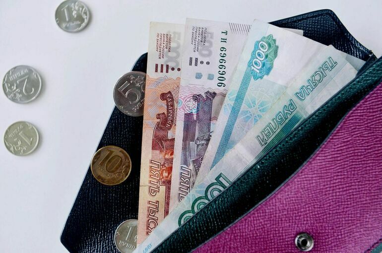 Курс рубля продолжает укрепляться к доллару и евро