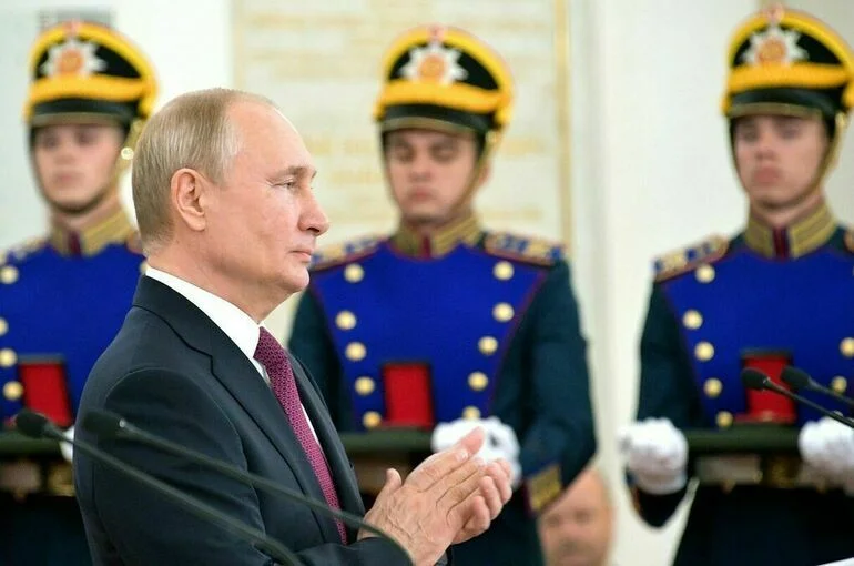 Путин поздравил российских фигуристов с победой на Олимпиаде в Пекине