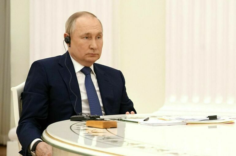 Путин назвал встречу с Макроном содержательной и полезной