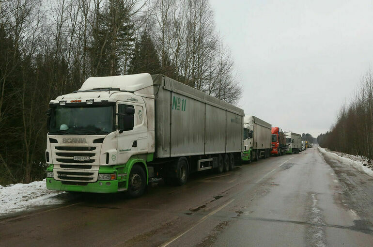 Таможенникам хотят разрешить самим останавливать грузовики по всей России