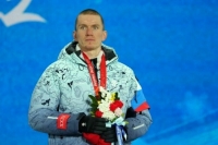 Олимпийский чемпион Большунов снялся со спринта в Пекине