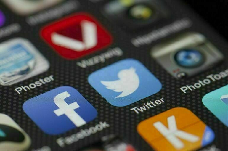 В Госдуме предложили обязать органы власти вести паблики в соцсетях