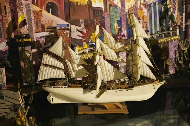 Модели кораблей и полотна с изображением Петра I представили в музее Петербурга