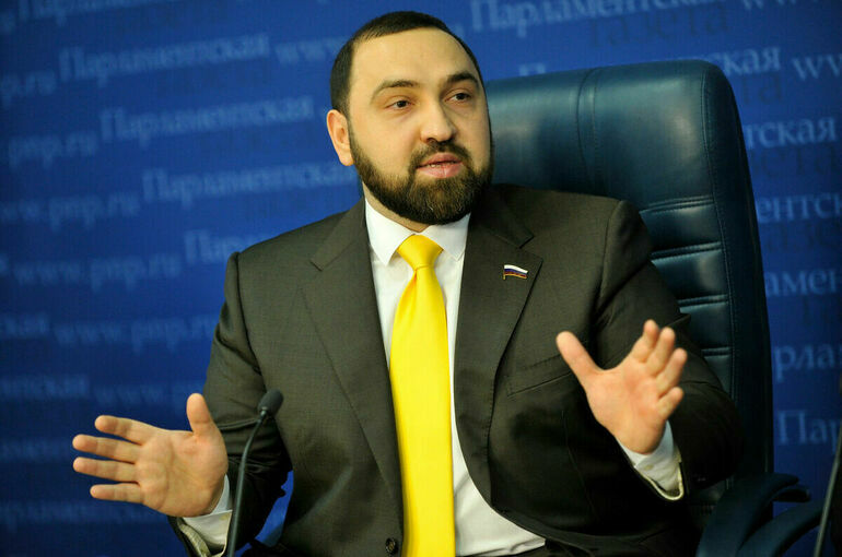 Хамзаев предложил запретить курьерам ездить по тротуарам