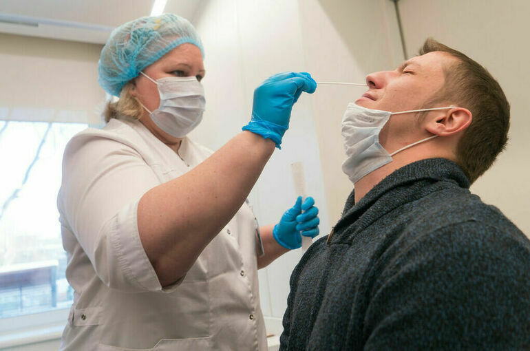 Иностранцы смогут получить в РФ справку с QR-кодом об антителах к COVID-19