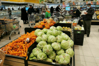 Рост торговой наценки на продукты предложили ограничить 10 процентами