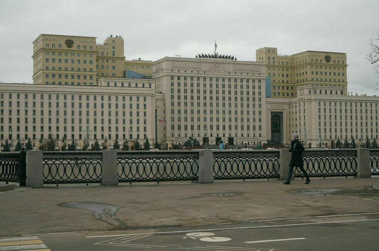 Минобороны: Российские военные контролируют территорию Запорожской АЭС