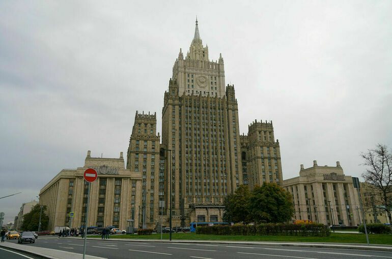 Послу США в Москве заявлен протест из-за акций у диппредставительств РФ в США