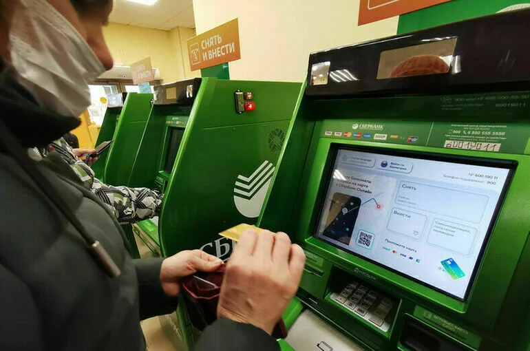 Сбербанк: Вклады клиентов заморожены не будут
