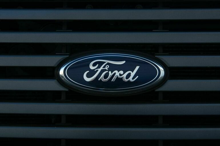 Ford приостановила деятельность в России