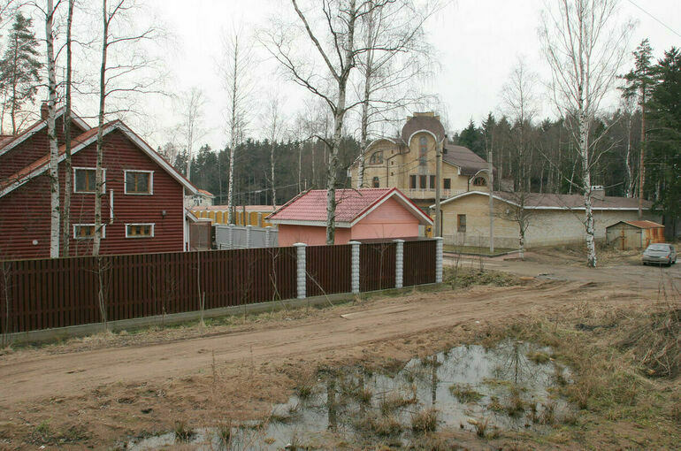 Сенатор Савченко призвал развивать строительство частных домов, а не «человейников»