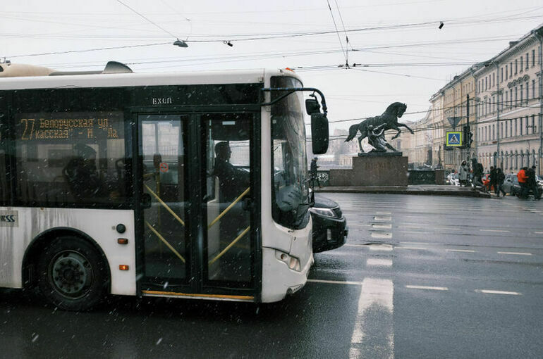 Петербург отказывается от маршруток и наличных в транспорте
