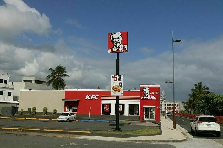 Компания-владелец KFC заявила о приостановке инвестиций в России