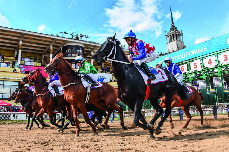 Тотализатор Московского ипподрома помогал даже Большому театру