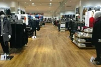 Производитель одежды Uniqlo приостановит деятельность в РФ 