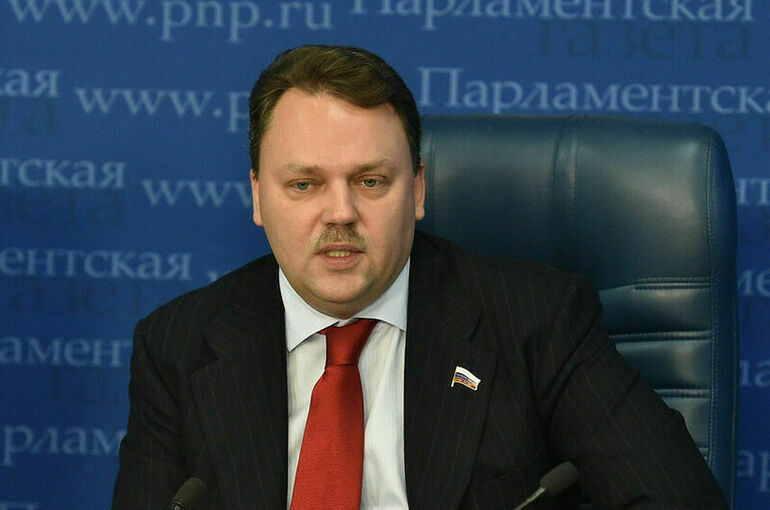 Депутат Кирьянов посоветовал не спешить оформлять карту UnionPay