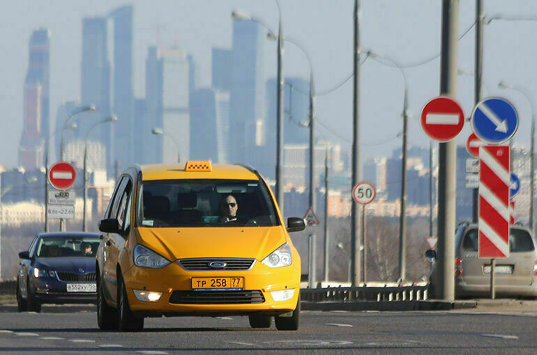 Госдума отклонила законопроект депутатов о перевозках легковым такси