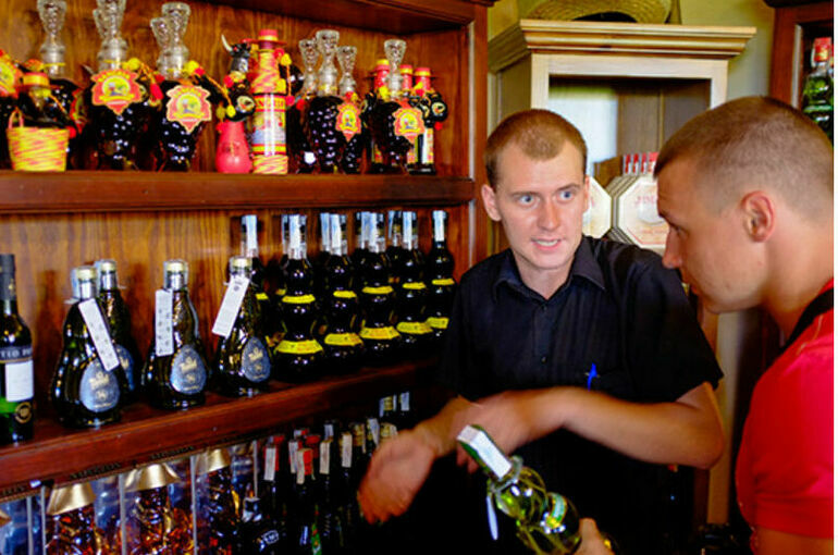 Особенности продажи алкоголя в государственных бюджетных учреждениях хотят прописать в законе