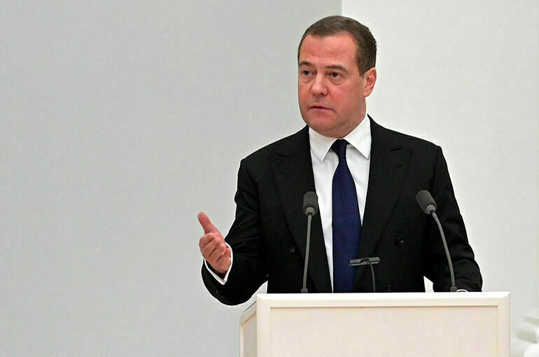 Медведев: Давление Запада привело только к консолидации россиян