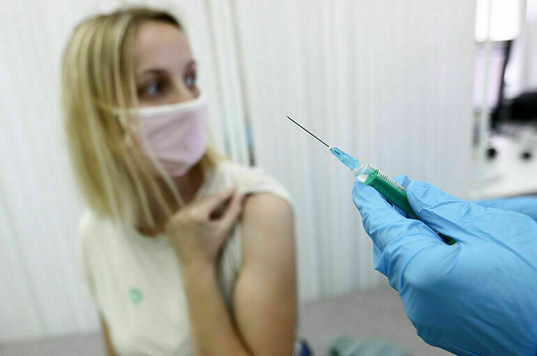 Беременным и кормящим разрешили вакцинацию «Спутником Лайт»