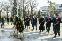Матвиенко возложила цветы к мемориалу Славы в Алма-Ате