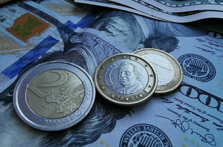 ЦБ понизил курсы доллара и евро на 31 марта