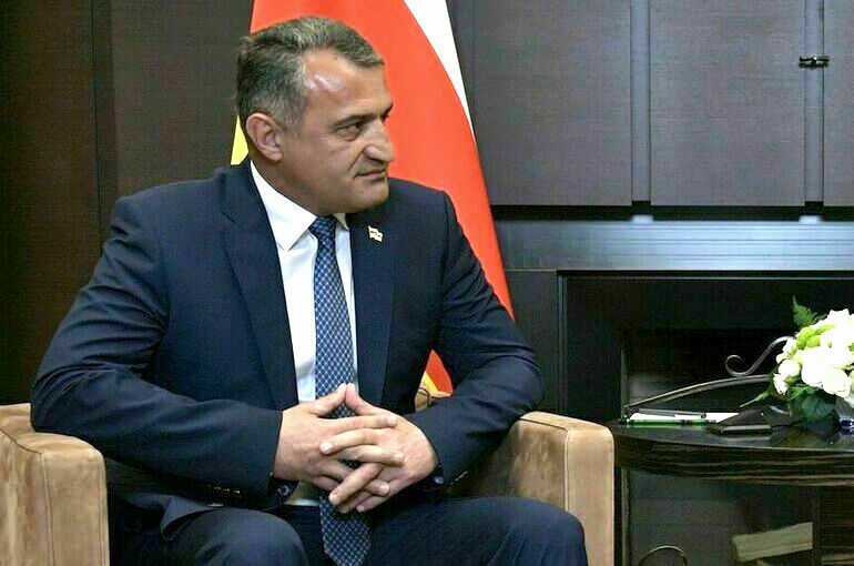 Президент Южной Осетии назвал вхождение в состав России целью республики