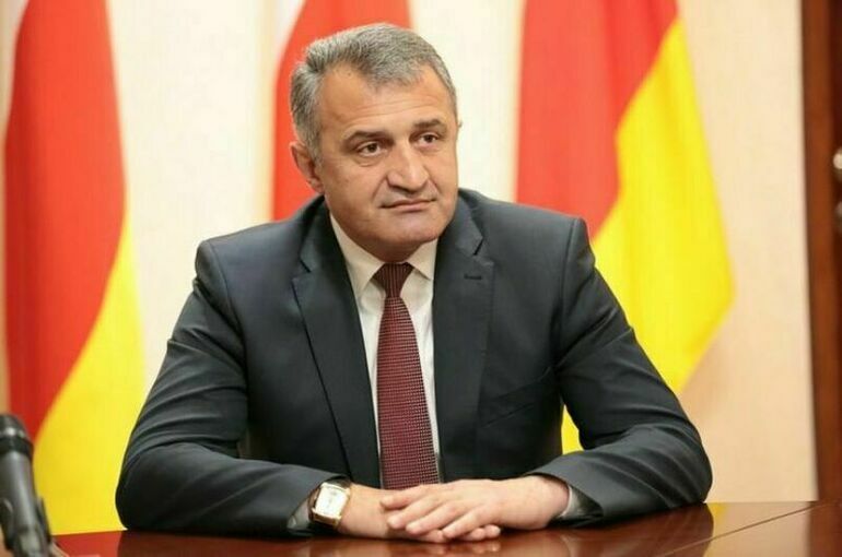 Бибилов высказался за объединение с Северной Осетией в случае вхождения в состав РФ