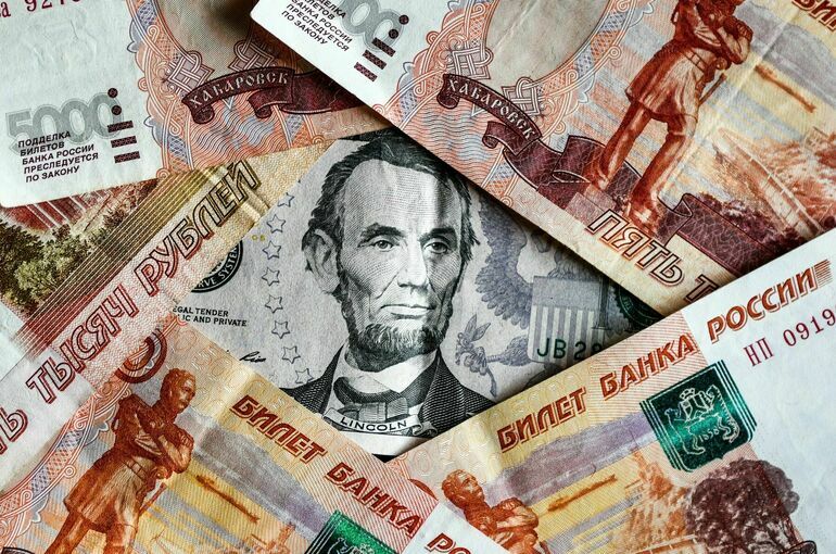 МВФ: Санкции против России могут ослабить позиции доллара