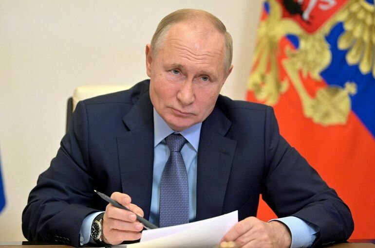 Путин предупредил о приостановке контракта за отказ платить за газ в рублях
