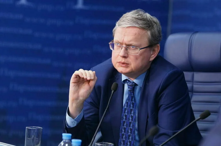 Михаил Делягин: Замороженные 300 миллиардов российских резервов дорого обойдутся США
