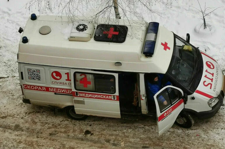 В Подмосковье автобус упал с эстакады на трассе М-9