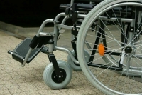 Минпромторг поддержал идею о создании мест для подзарядки инвалидных колясок