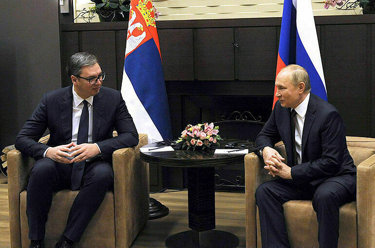 Путин поздравил Вучича с победой на выборах президента Сербии