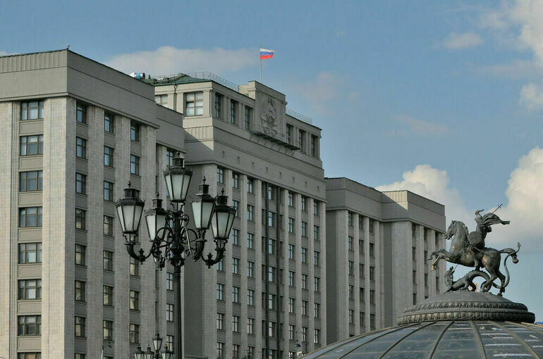 Госдума почтила минутой молчания память Владимира Жириновского