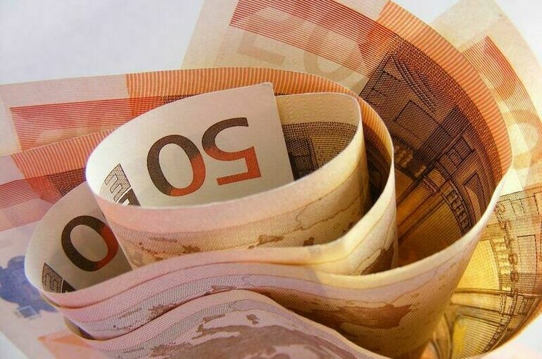 Курс евро впервые с 18 февраля опустился ниже 86 рублей