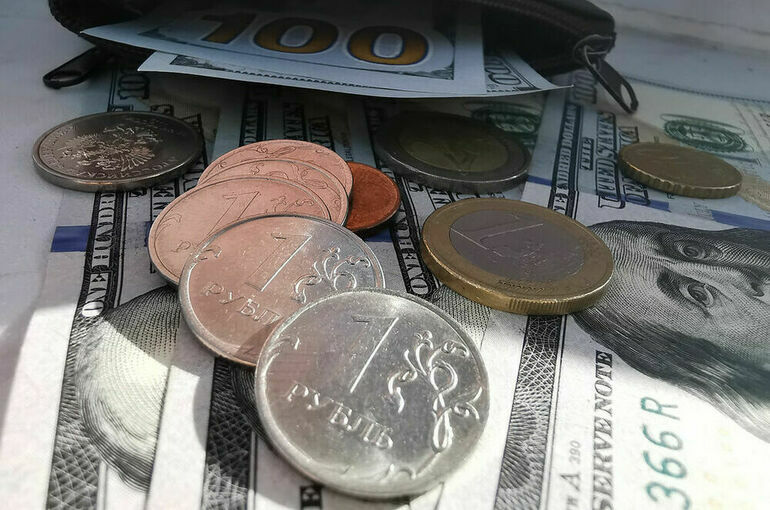 ЦБ установил официальный курс доллара на 8 апреля ниже 80 рублей