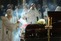 Патриарх Кирилл проводит отпевание Жириновского в Храме Христа Спасителя 