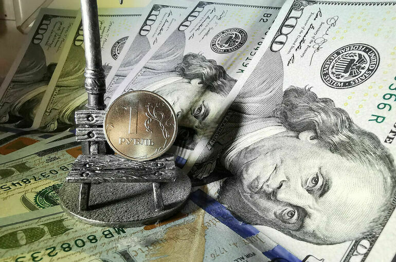 Доллар на Мосбирже опустился ниже 72 рублей