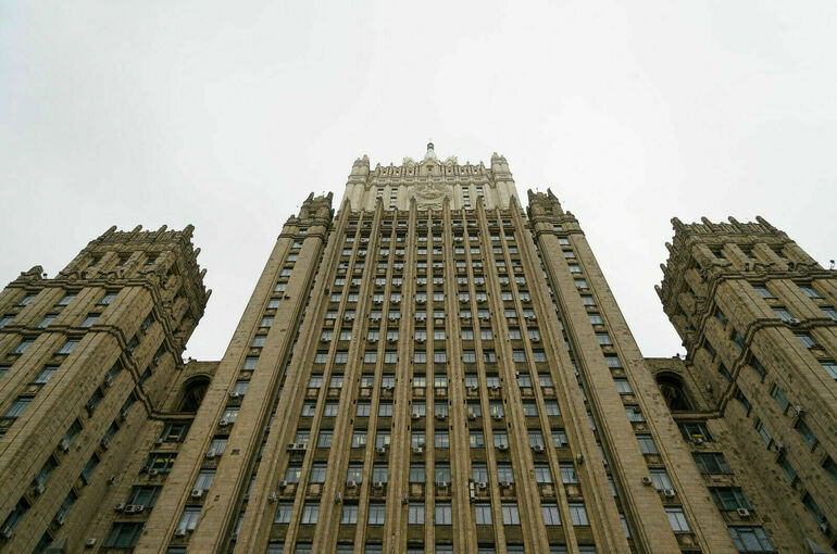 Москва решила выслать 45 польских дипломатов