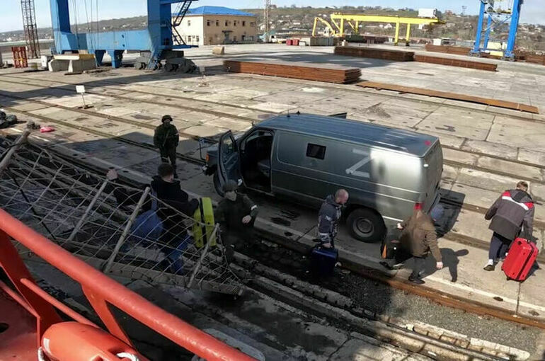 Военные РФ и ДНР эвакуировали 47 моряков из порта Мариуполя