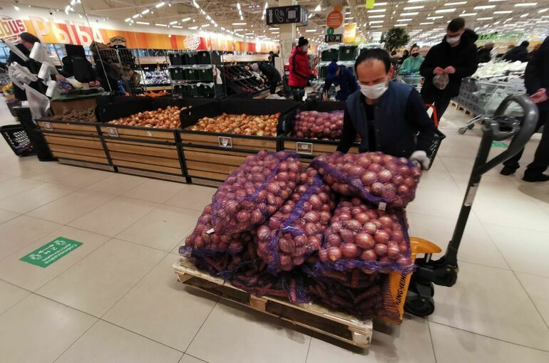 В России за неделю подорожали свекла, лук и картофель