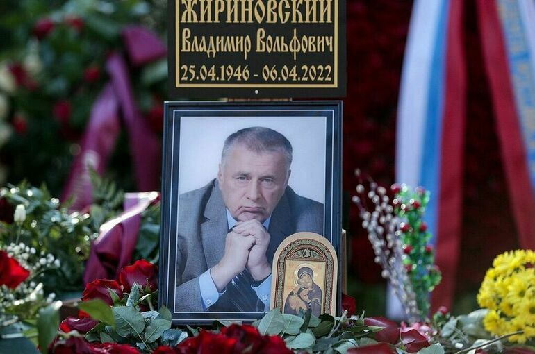 Депутаты почтили память Жириновского