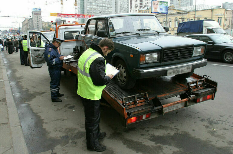 В Подмосковье хотят использовать опыт столицы по эвакуации неправильно припаркованных авто