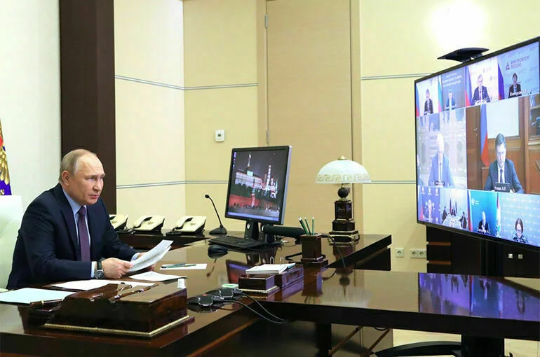 Путин поручил продлить Энергетическую стратегию России до 2050 года